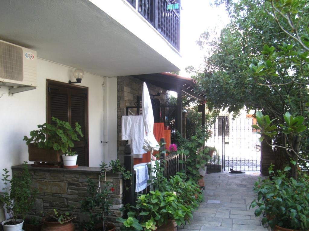 Papatzikos Traditional Guesthouse ネオス・マルマラス エクステリア 写真