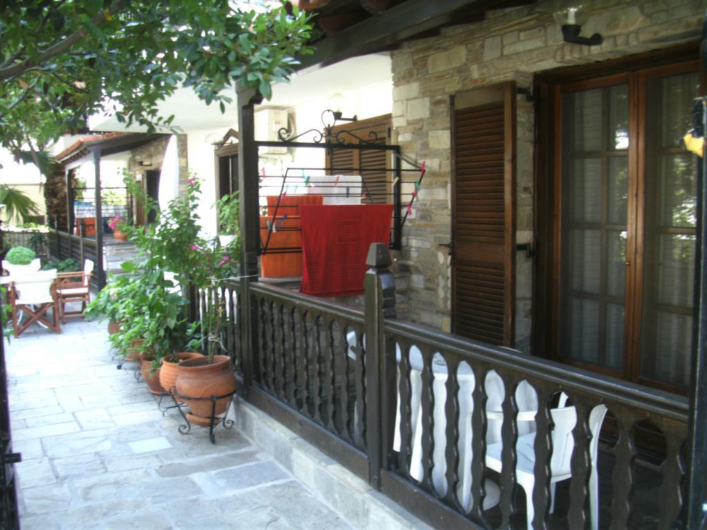 Papatzikos Traditional Guesthouse ネオス・マルマラス エクステリア 写真