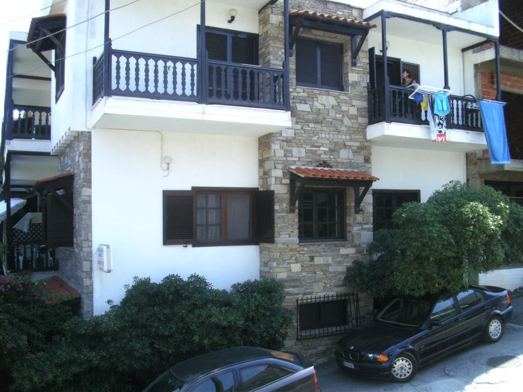 Papatzikos Traditional Guesthouse ネオス・マルマラス エクステリア 写真