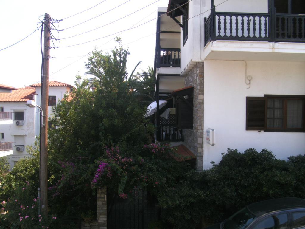 Papatzikos Traditional Guesthouse ネオス・マルマラス エクステリア 写真